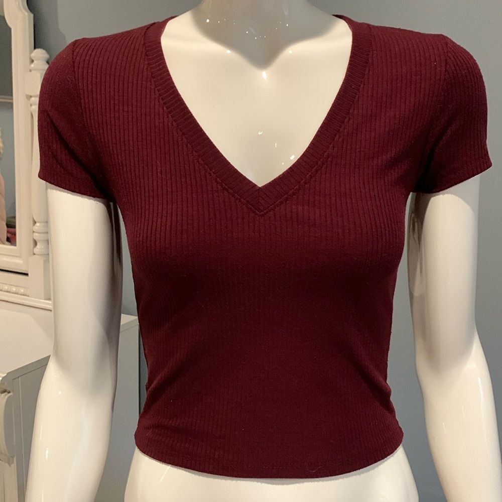 Women's Ribbed V-Neck Crop Top - Burgundy